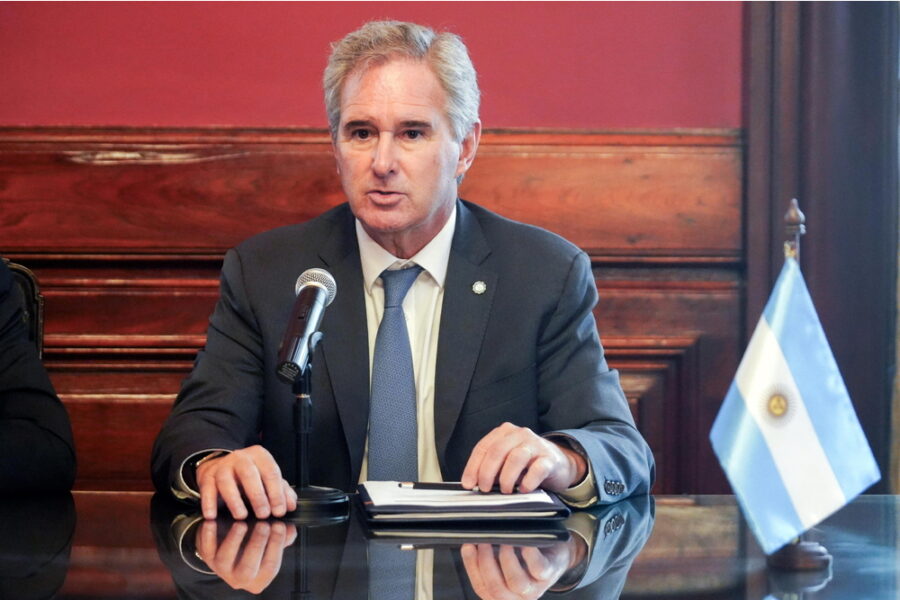 Ministro degli Esteri: 'dovranno scegliere tra continuare a operarvi o rischiare sanzioni'