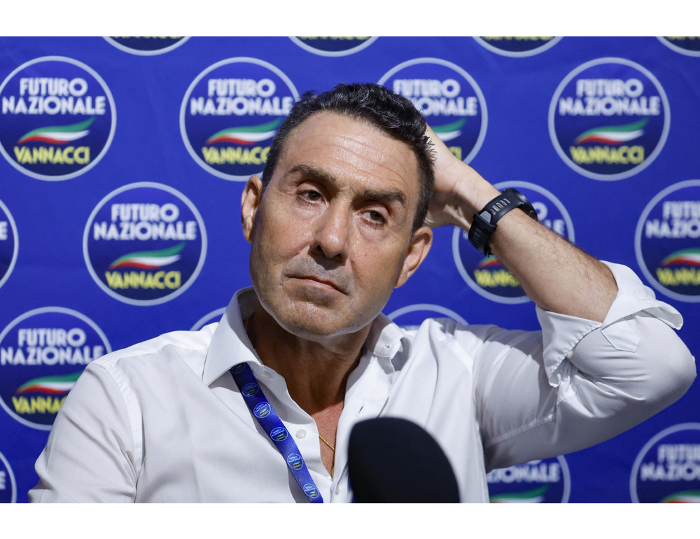Vannacci, "me ne frego" delle accuse e "all’alba vincerò"