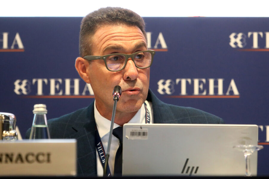 'Così finanzia l'economia di guerra che vorrebbe combattere'