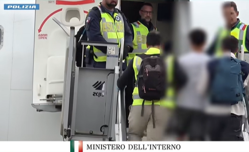 Milano-Meda bloccata per un videoclip: rimpatriato il trapper. Molteni: “Nessuna tolleranza per chi viola la legge”