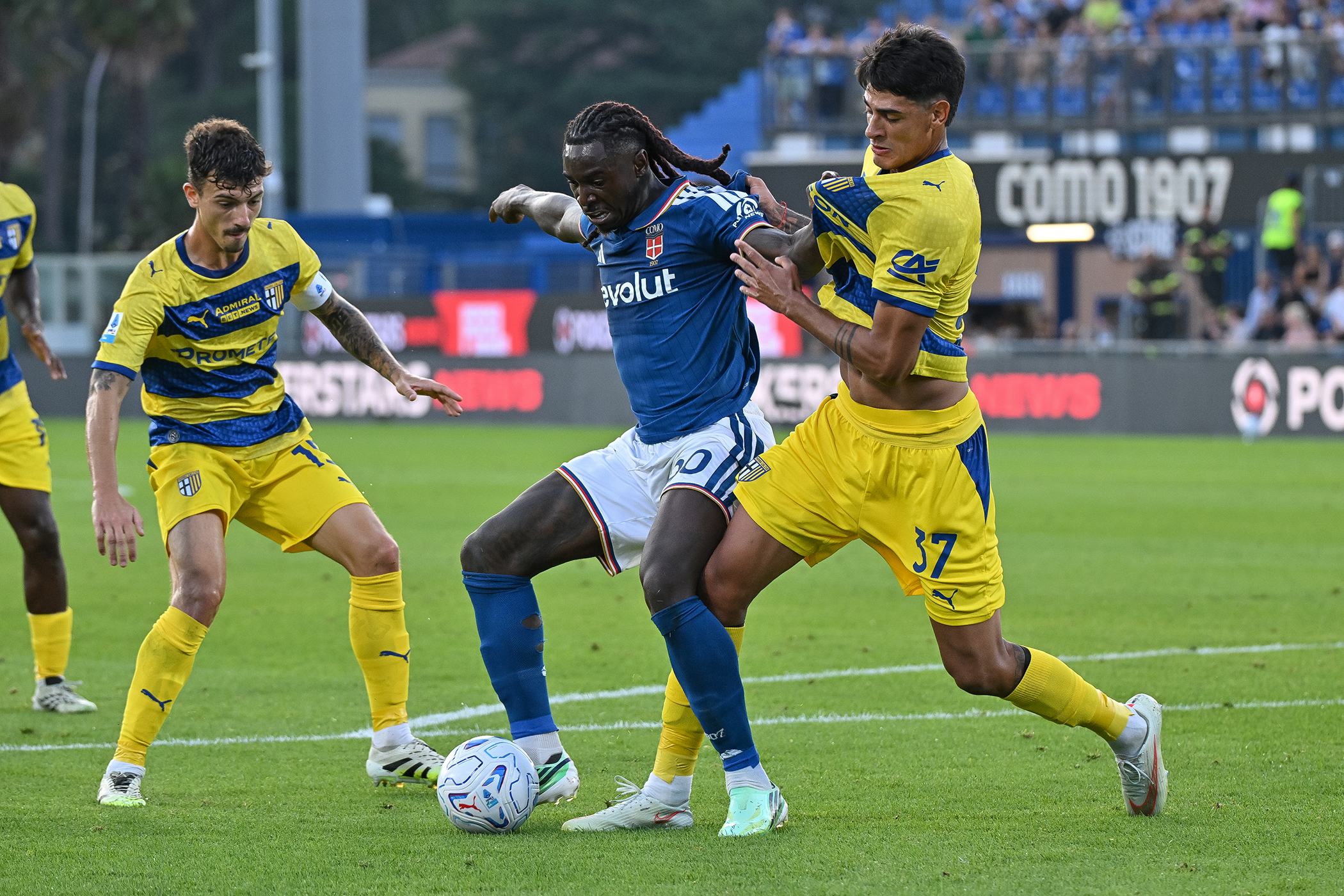Nuova vittoria del Como: 2-1 contro il Parma
