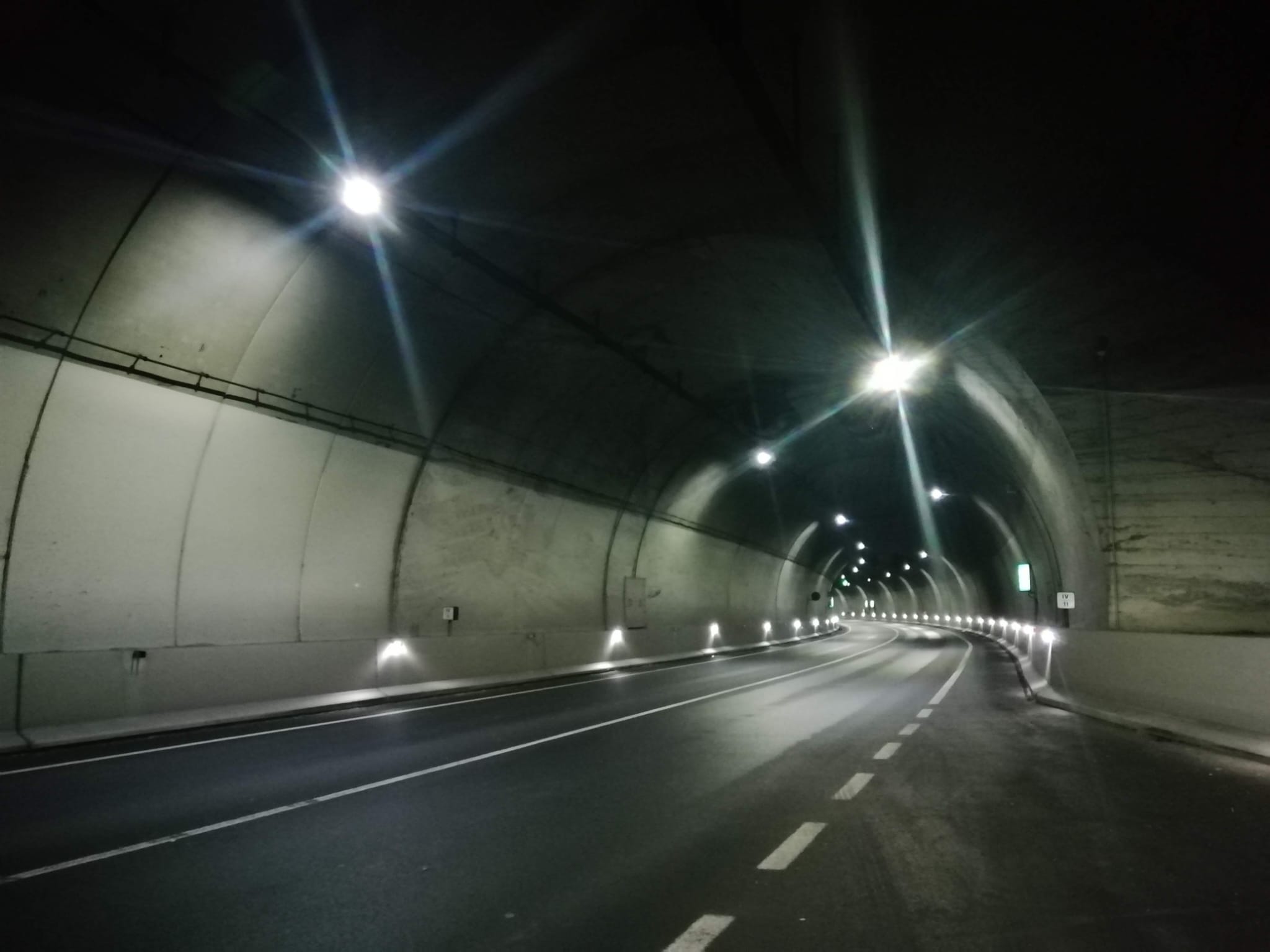 Chiusura della galleria di Pusiano, traffico deviato in centro paese