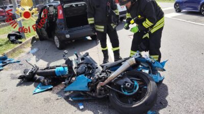 Mariano Comense, scontro tra auto e moto in via Milano: due feriti