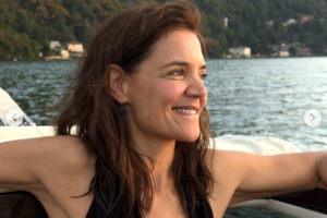 Katie Holmes sul lago di Como, tappa lariana per l’ex star di Dawson’s Creek