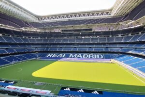 La Champions scatta con le sfide di Atene e Bruges. Alle 21 Real-Inter, giovedì chiusura con il Como