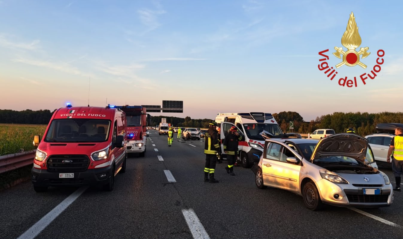 Incidente sull’autostrada A9: poco prima delle 7 scontro tra due auto, tre feriti