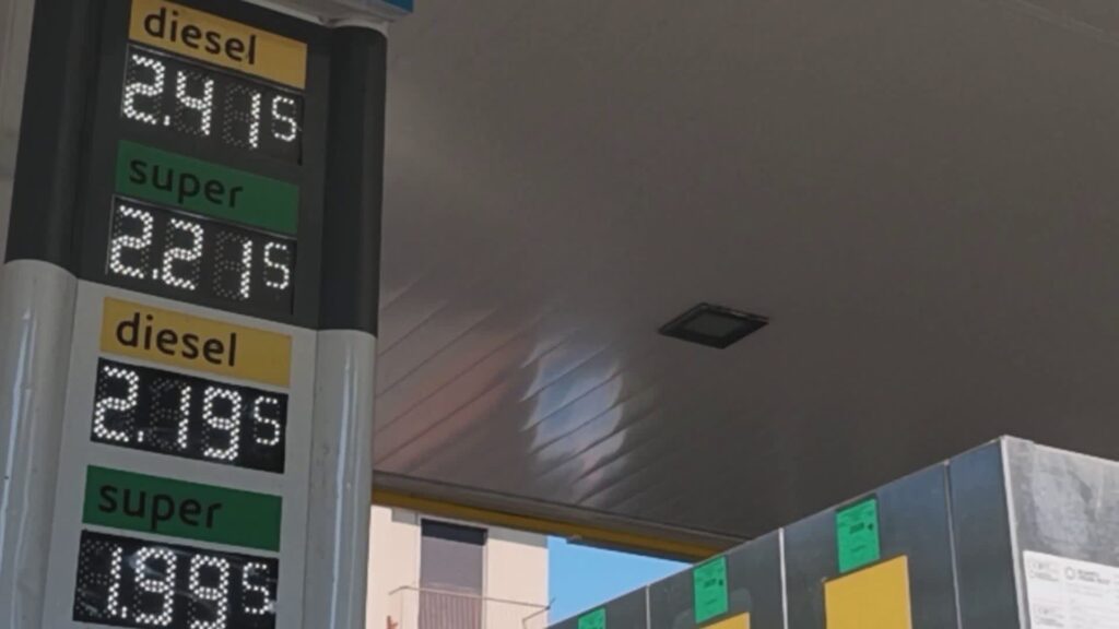 Irregolarità nella comunicazione dei prezzi: sanzionato distributore di carburante di Mariano