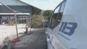 Controlli della polizia nelle aree dismesse a Como, dalla Ticosa a via Regina