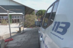 Controlli della polizia nelle aree dismesse a Como, dalla Ticosa a via Regina