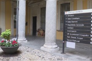 Scuole di Como, Molinari replica al sindaco. Avs: “Sull’istruzione non si taglia”