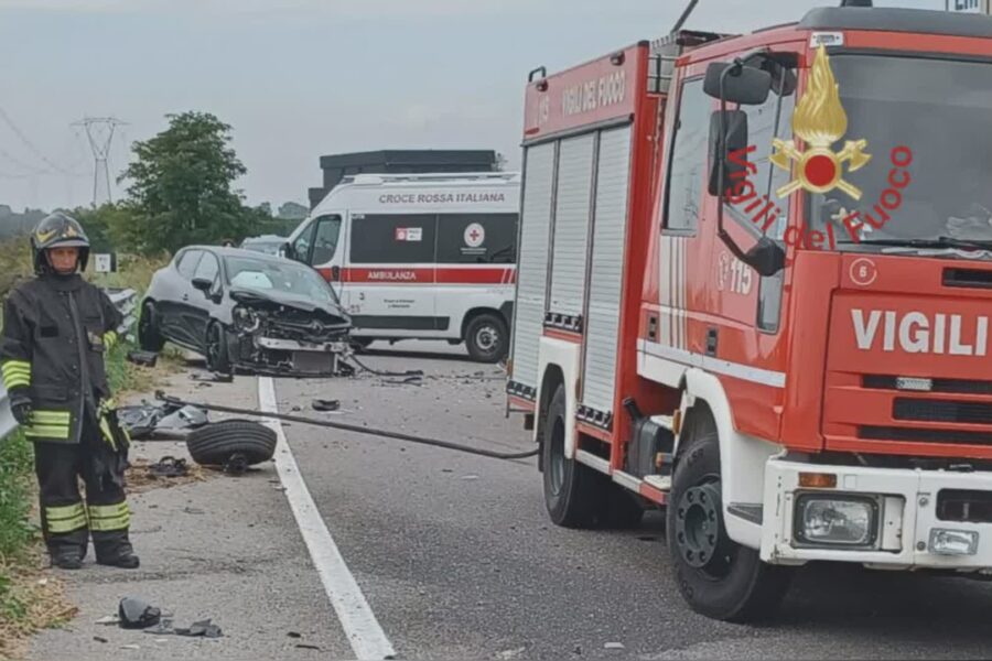 17658 Incidente tra due auto a Rovellasca soccorsi i conducenti 1791648320