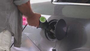 Benzina, dove regge ancora il tetto ai prezzi. A Como due benzinai su tre sotto i 2 euro al litro