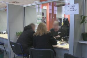 Documenti senza chip, fenomeno in crescita anche in città. I controlli della polizia locale di Como