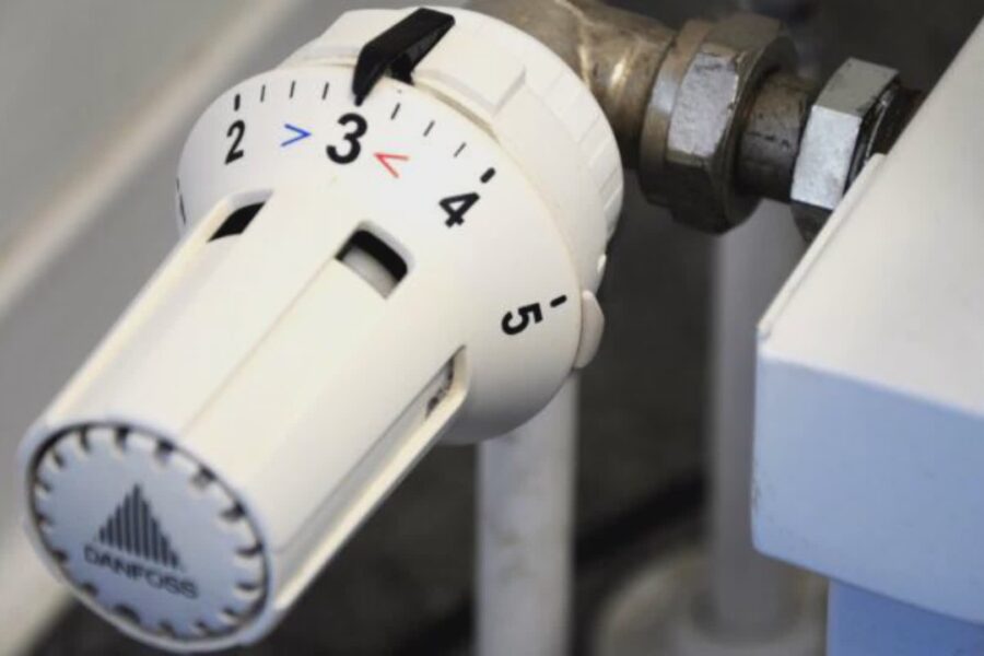 17857 Freddo e rincari bollette piu care del 26. Termosifoni accesi da oggi anche a Como 1792058844