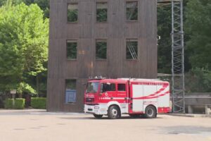 Entra nel comando dei vigili del fuoco e spacca una vetrata, arrestato 26enne russo