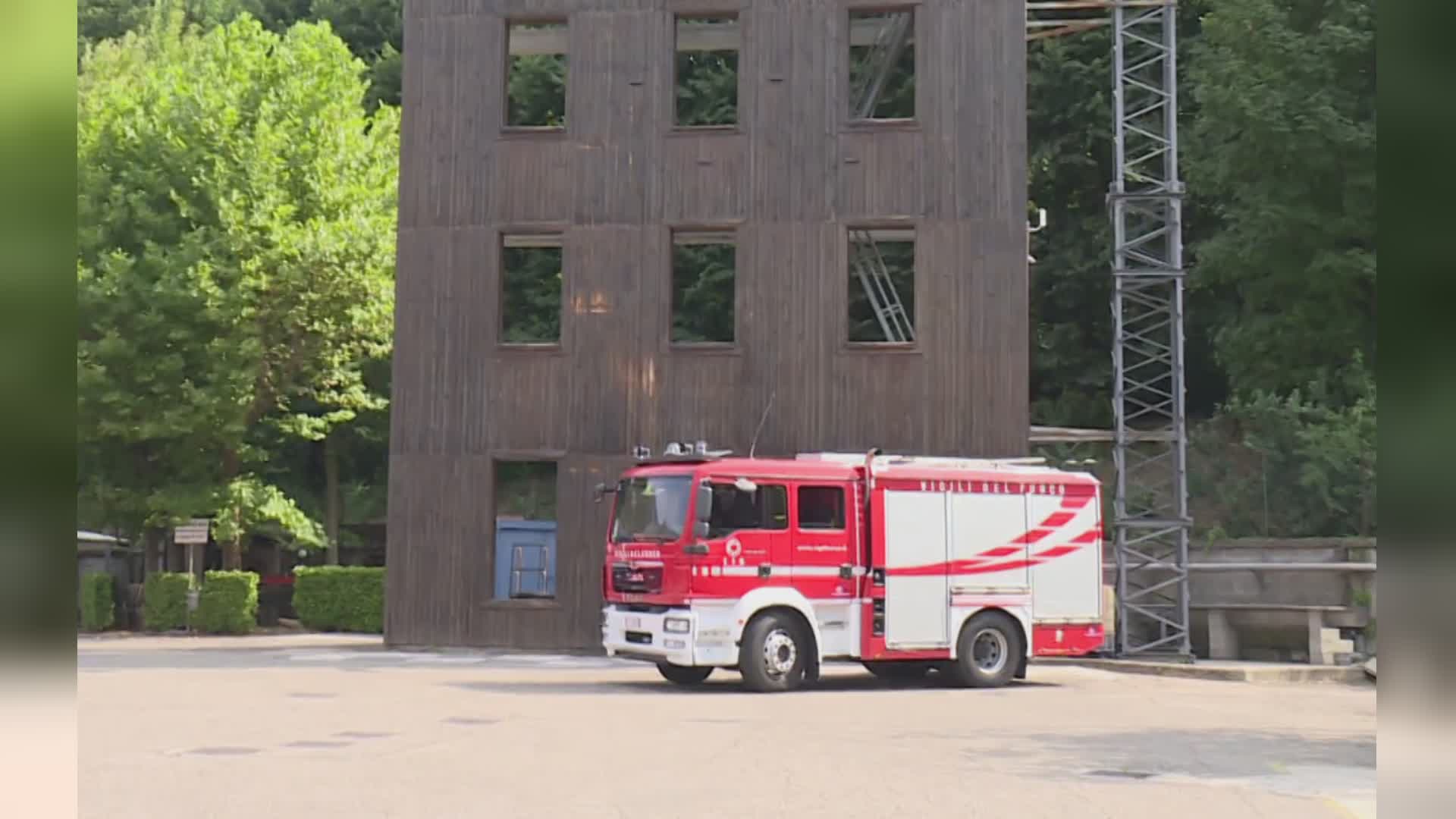 Entra nel comando dei vigili del fuoco e spacca una vetrata, arrestato 26enne russo