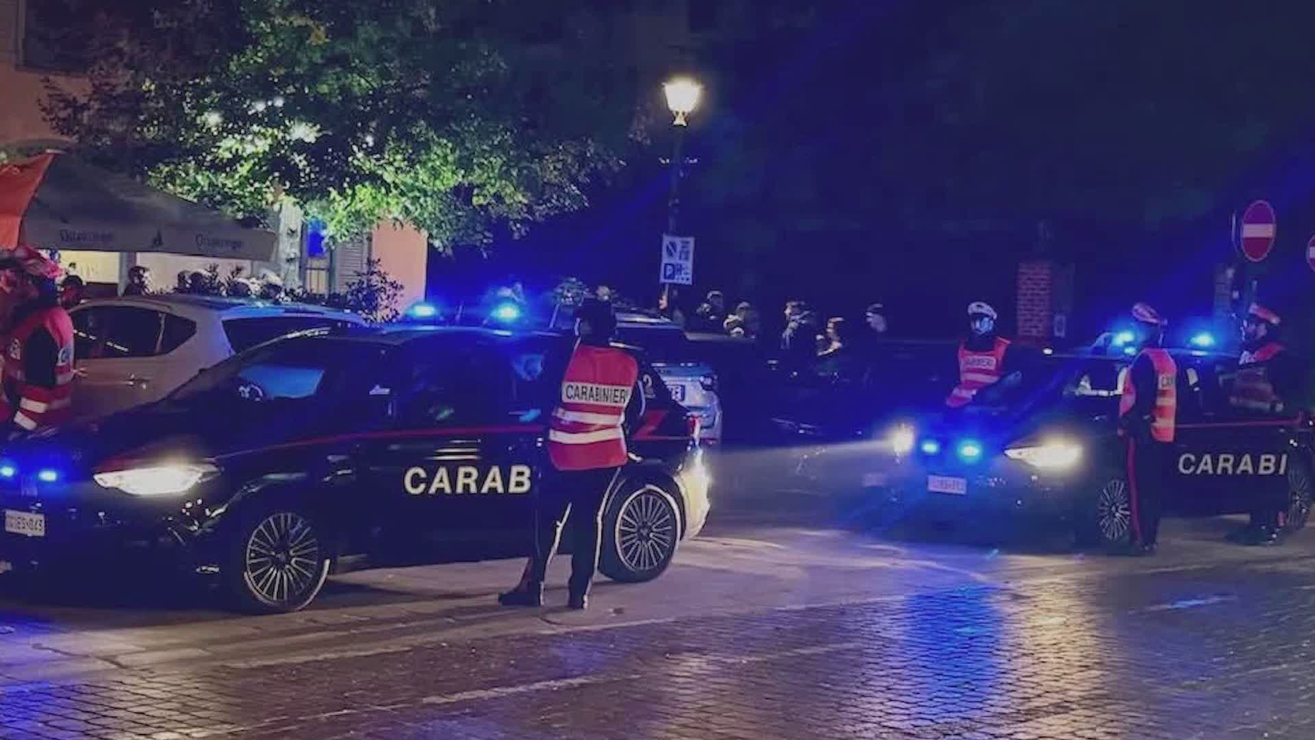Lurate Caccivio: 17enne aggredito, denunciato 60enne. In casa nascondeva armi e munizioni