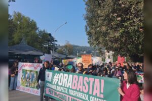 Scuole, parchi e servizi alle famiglie: in 300 alla manifestazione per le vie di Como “#Ora basta!”