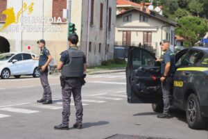 Spaccio al parco giochi di Claino con Osteno, i finanzieri denunciano un 18enne