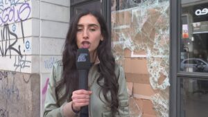 Milano sotto scacco tra violenze e razzie nei negozi. La rabbia di commercianti e cittadini