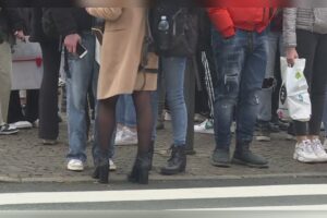 “Rivolta a Como”, assenze più che raddoppiate a scuola e bus vuoti: è l’effetto delle fake news