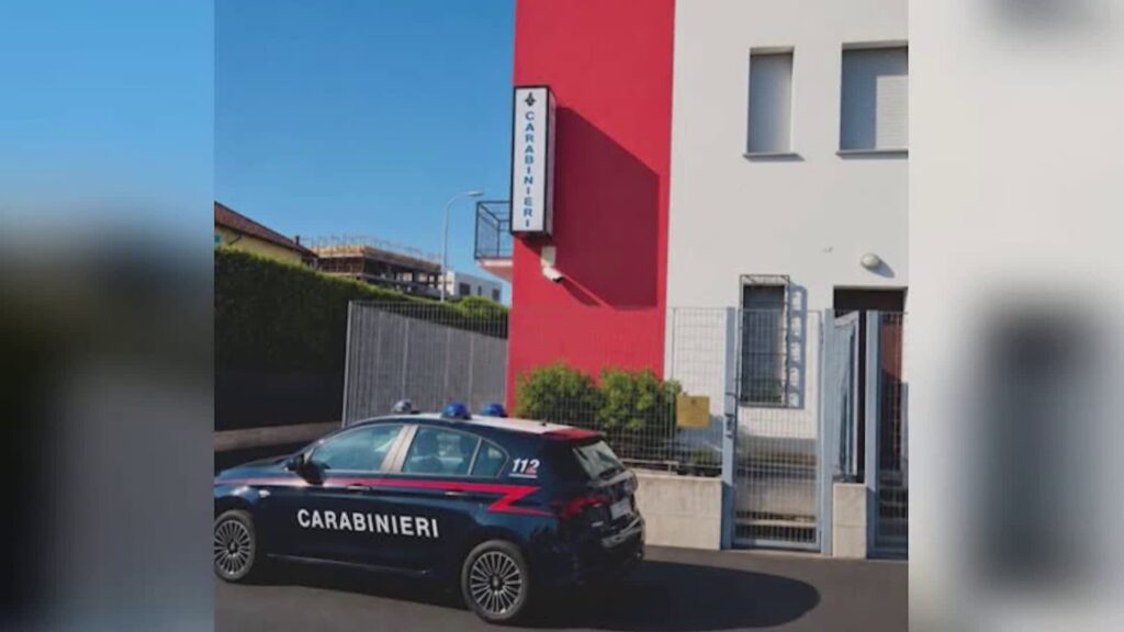 Video intimo come arma di ricatto per ottenere denaro. Revenge porn ad Arosio, 22enne arrestato
