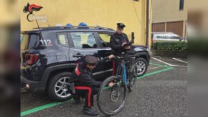 Torno, ruba una bici elettrica da 4.500 euro: denunciato 24enne marocchino