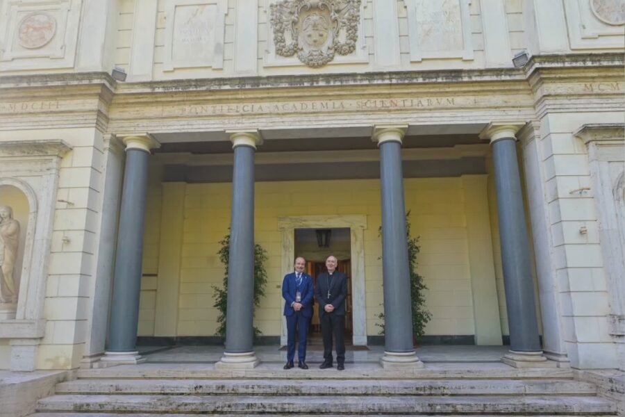 18211 Medaglia in Vaticano per il sottosegretario allInnovazione Alessio Butti 1792687981