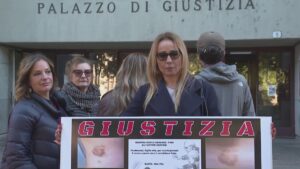 Protesta delle famiglie davanti al tribunale: “Bambini maltrattati a Villa Santa Maria”
