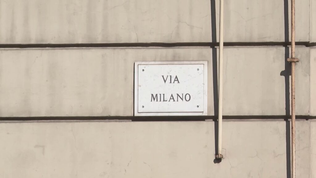 Botte e rapina a un 40enne in via Milano, arrestati un 22enne e una 15enne
