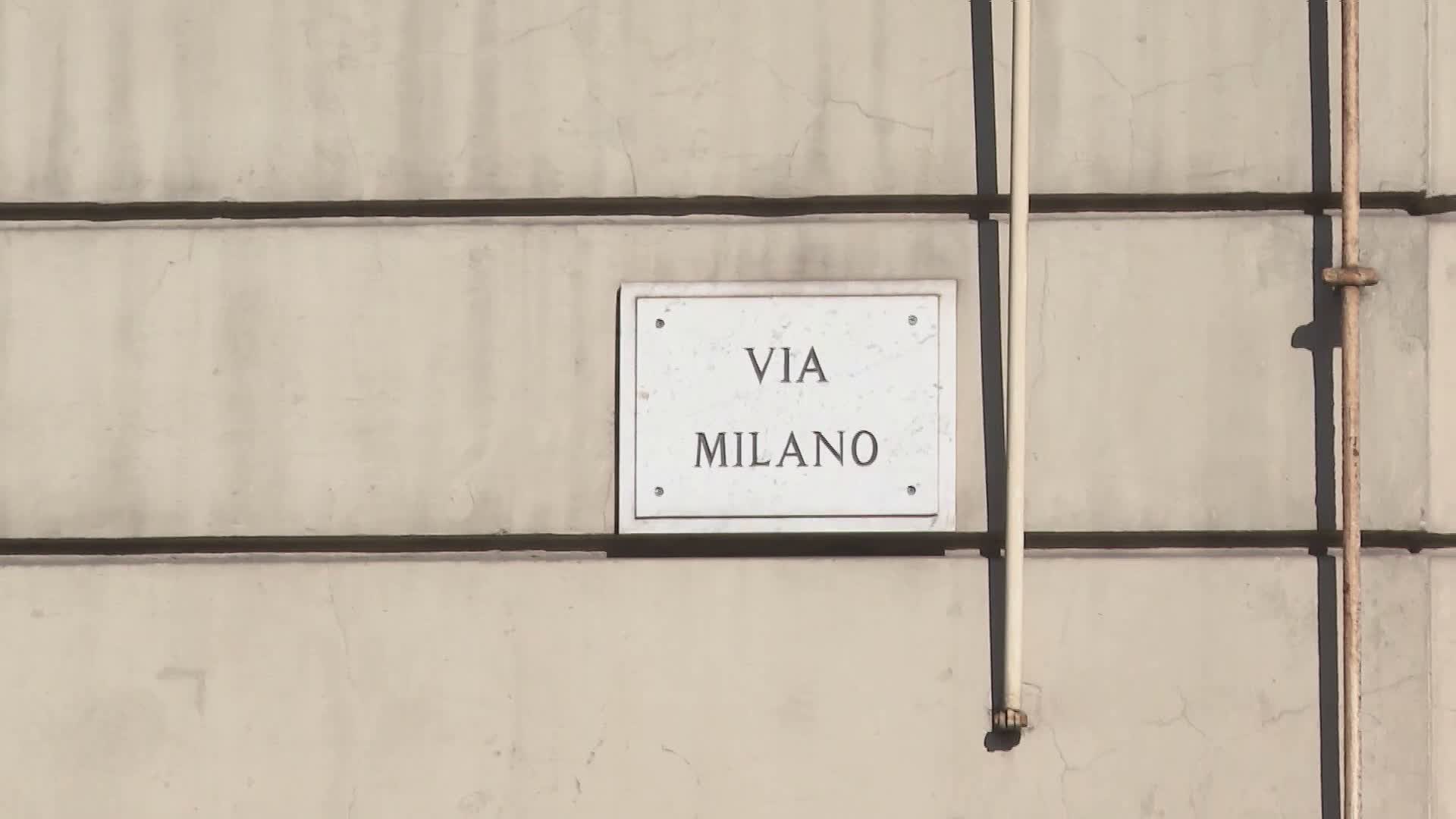 Botte e rapina a un 40enne in via Milano, arrestati un 22enne e una 15enne