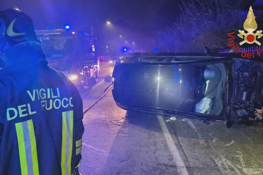 18472 Auto fuori strada a Montano Lucino ferite lievi per il 18enne alla guida 1793266654