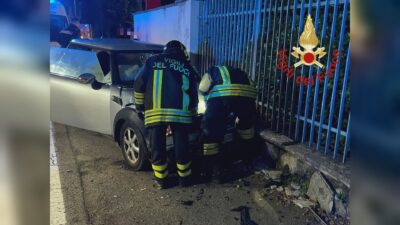 Auto fuori strada a Rovellasca, ferita 19enne