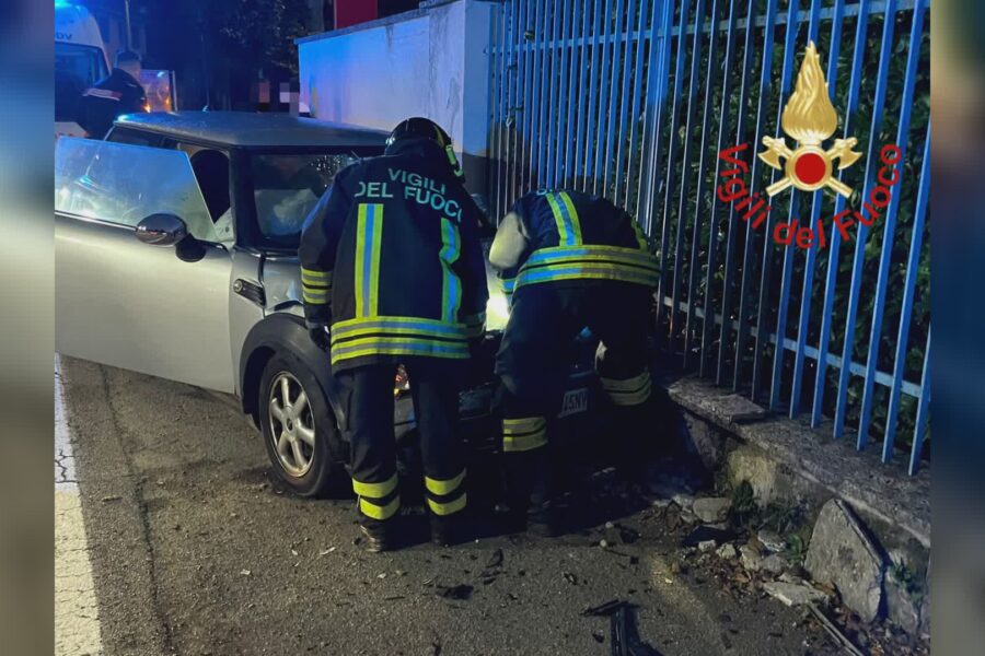 18552 Auto fuori strada a Rovellasca ferita 19enne 1793357129