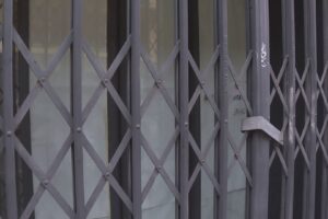 Como, meno negozi di vicinato ma aumentano gli spazi di vendita