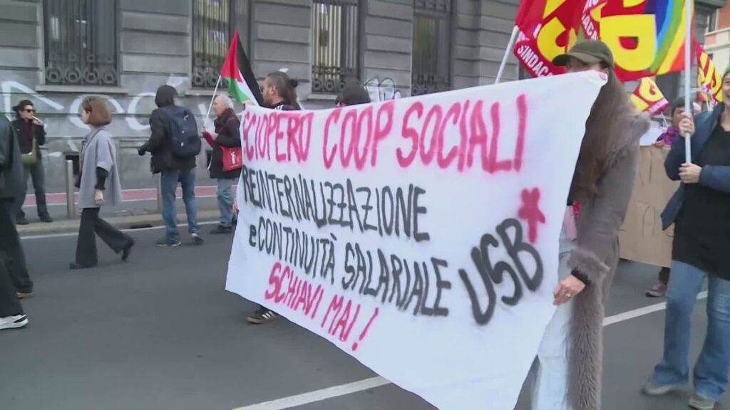 Giornata di sciopero generale. A Milano tangenziale bloccata, a Como presidio in Largo Miglio