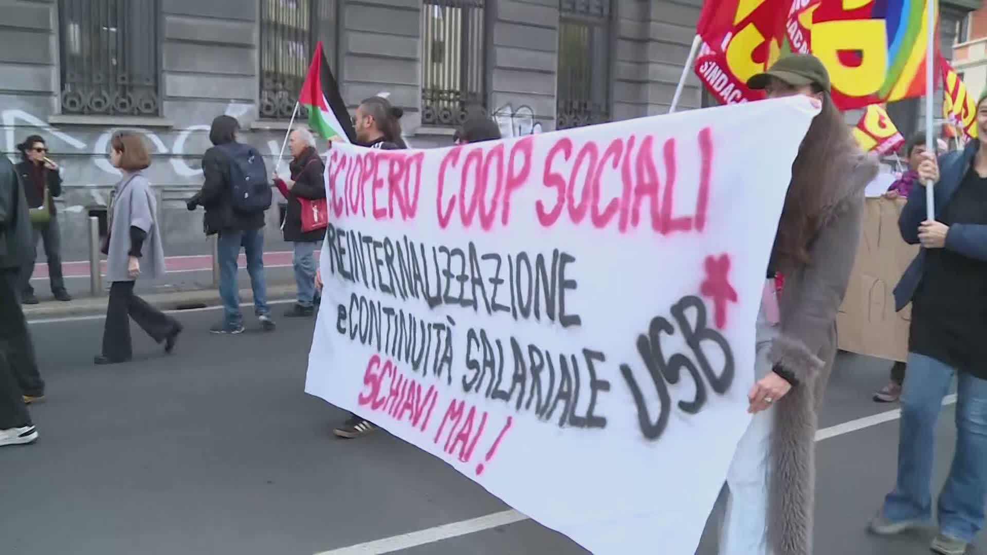 Giornata di sciopero generale. A Milano tangenziale bloccata, a Como presidio in Largo Miglio