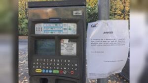Como, chiude il parcheggio di via Castelnuovo: il sindaco aveva annunciato nell’area i posti moto