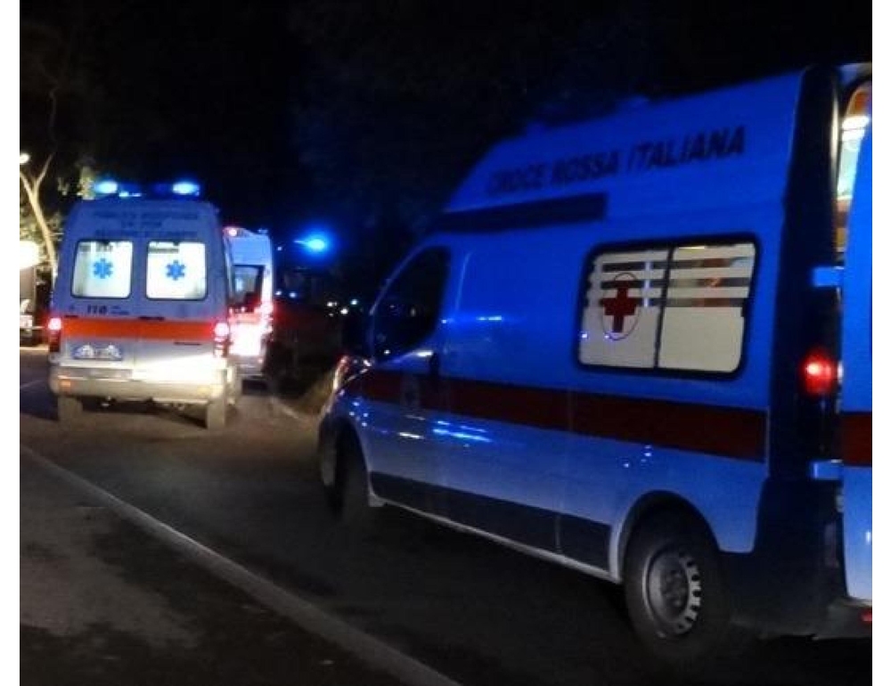 15enne prende trattore di famiglia di notte, si ribalta e muore