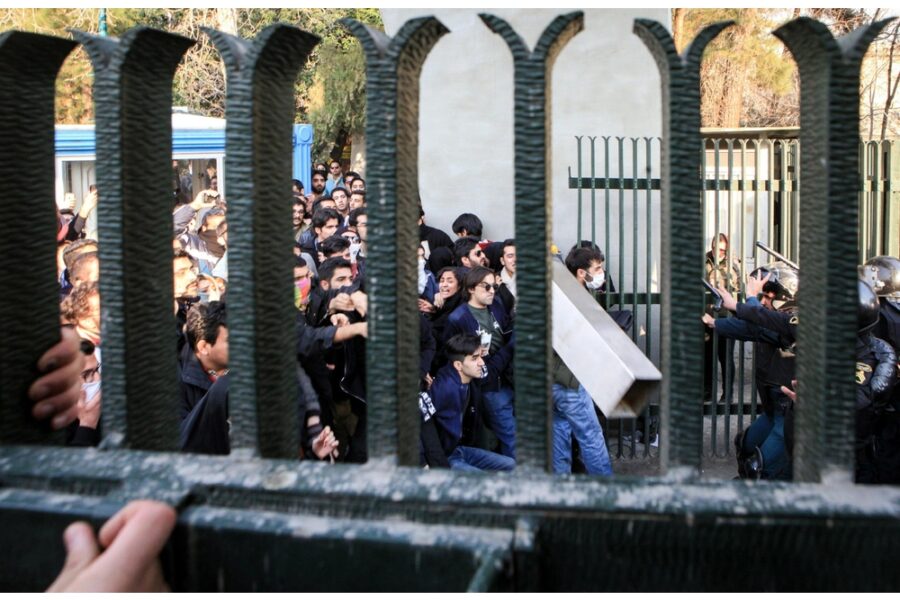 Una docente di Teheran