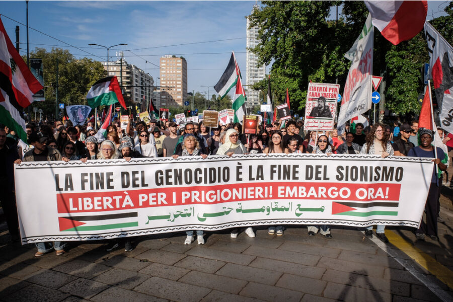 In centinaia in piazza per chiedere la 'fine delle complicità al genocidio'