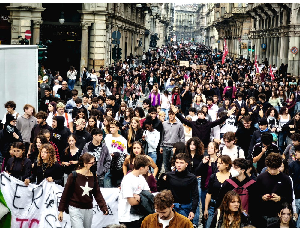 A Torino tre studenti arrestati tornano a casa in permanenza domiciliare