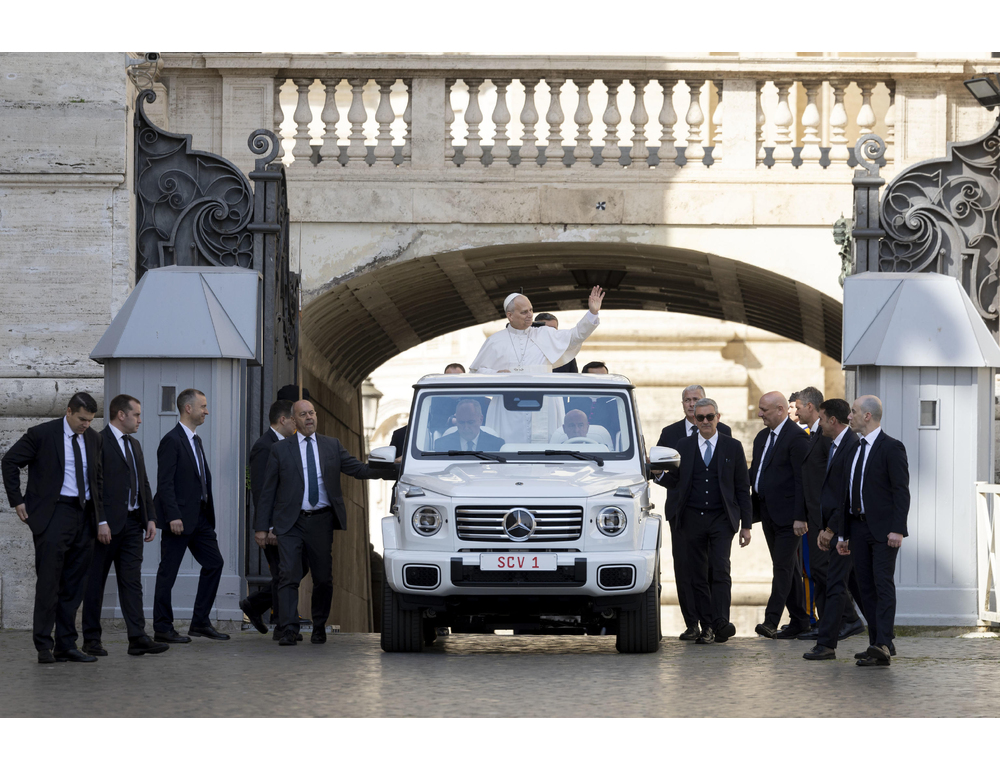 A otto giorni dall’intervento Leone a Piazza San Pietro in papamobile