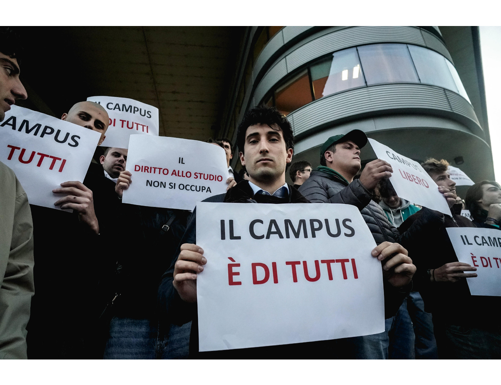 Al Campus Einaudi di Torino un sit-in contro l’occupazione