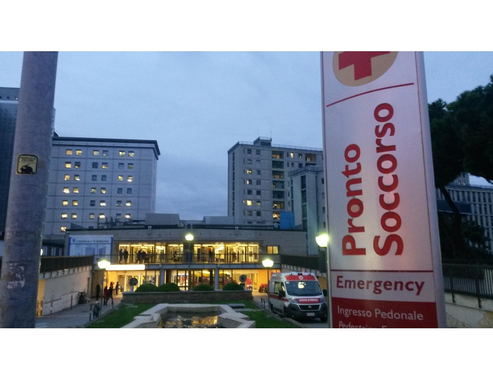Al pronto soccorso aggredisce sanitari e danneggia macchinari, arrestato
