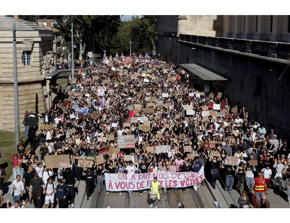Ancora blocchi studenteschi in Francia, verso possibile ‘convergenza’ con gilet gialli