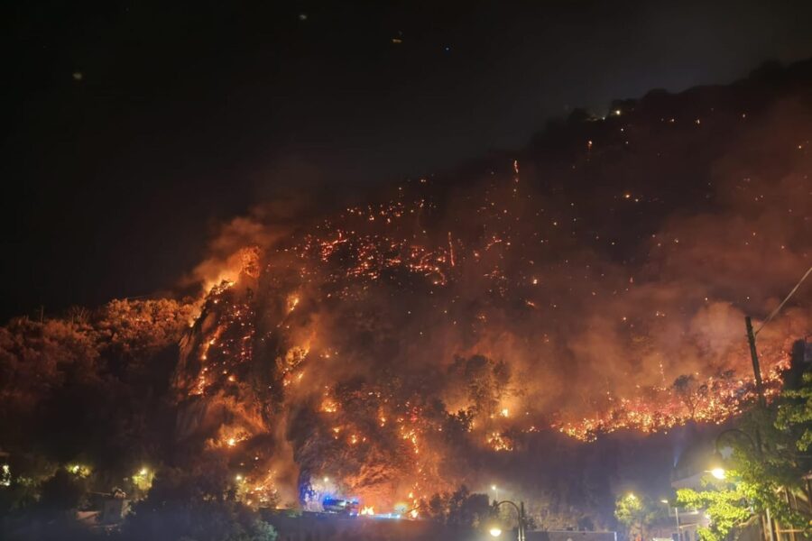 Vigili del fuoco e elicotteri in funzione a Santa Maria del Castello