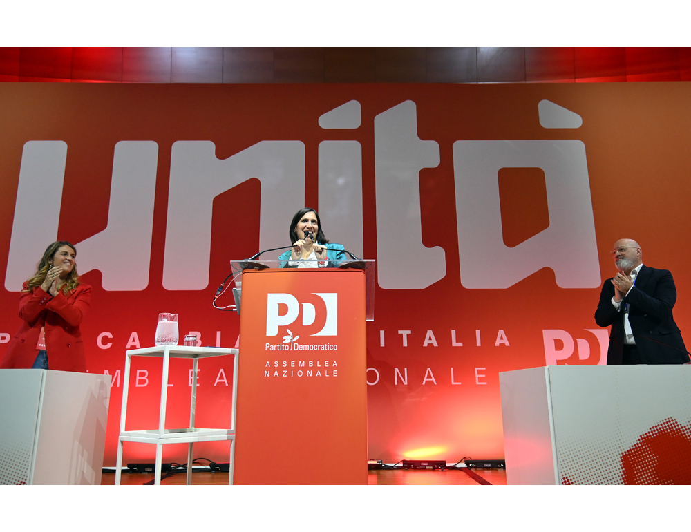 Approvata all’unanimità la proroga del mandato di Schlein alla guida del Pd