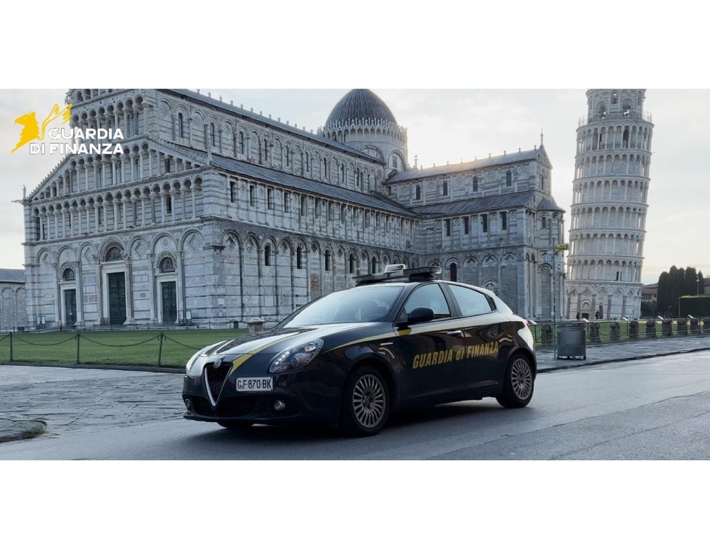 Arrestata cartomante a Pisa, ‘truffa con riti purificatori e diagnosi’