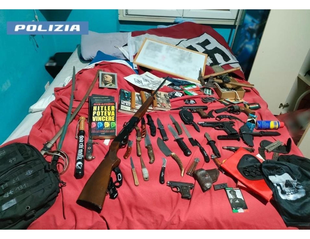 Arrestato 19enne nel Pavese, aveva armi e simboli nazisti